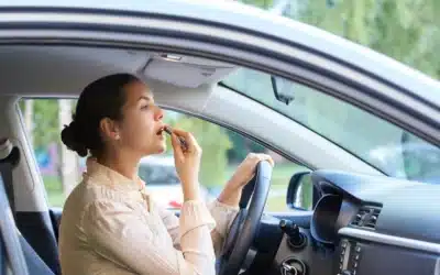 Why You Should Never Do Your Makeup While Driving