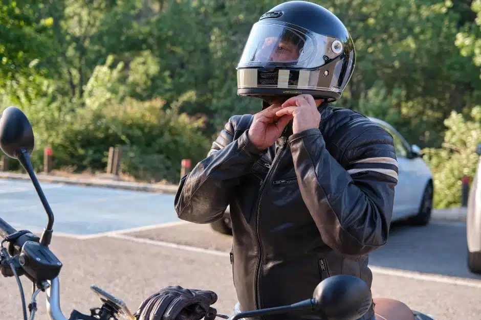 Motorcycle helmet laws in Illinois, Image of motorcyclists taking off black helmet, Disparti Law Group